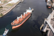 Puerto Quequén impulsa su operatoria con 8 movimientos diarios y 35 buques para agosto