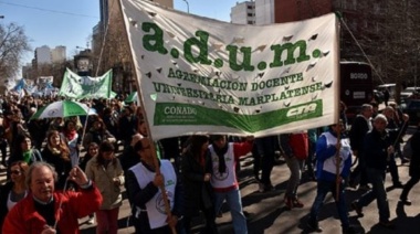 Docentes universitarios amenazan con no arrancar el segundo cuatrimestre si se profundiza la caída de salarios