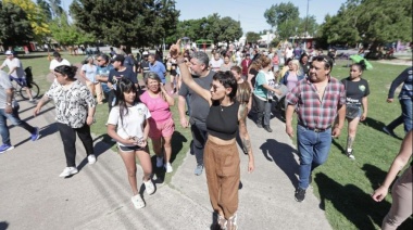 Intendentes peronistas hacen campaña por Massa en las calles