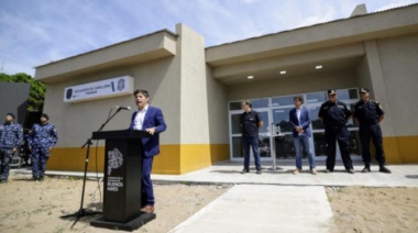 Kicillof encabezó la inauguración de un polo logístico y escuadrón de caballería en Pinamar