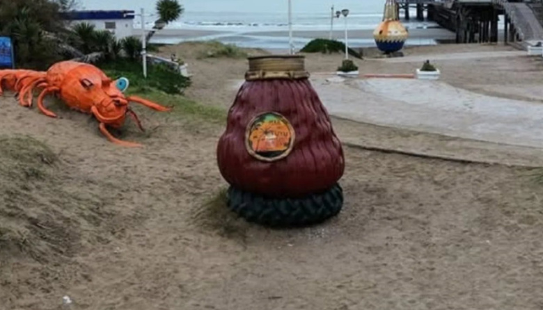 Mar del Tuyú: el mate gigante amaneció sin bombilla y buscan a los autores