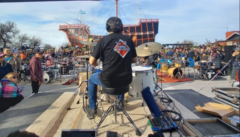 Más de 50 bateristas volverán a tocar juntos frente a la Carabela de Santa Teresita