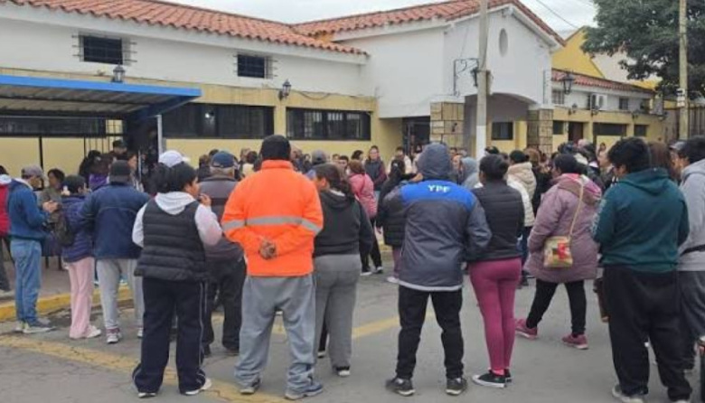 Vecinos de Santa Teresita reclamaron por fuertes aumentos en las facturas de luz