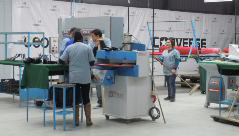 Las Flores: Coopershoes despidió a todos sus operarios y cierra su planta de calzado