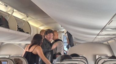 Javier Milei viajo acompañado de la Diputada Juliana Santillán al festejo de su pareja