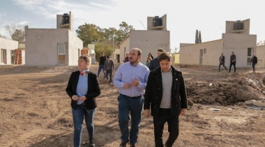 Kicillof entrega viviendas, computadoras, una ambulancia e inaugura obras en Ranchos 