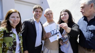 Kicillof entregó viviendas en Chascomús