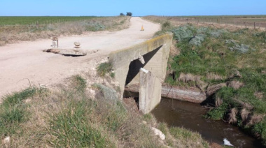 San Cayetano: el camino a Las Brusquillas está cerrado por daños en el puente del arroyo Cristiano Chico
