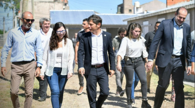 Kicillof encabezó la entrega de 66 viviendas en Tandil