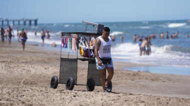 Vendedores ambulantes denuncian amenazas y recaudación ilegal en las playas de La Costa