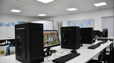 Las Flores presentó un nuevo espacio educativo con acceso libre a herramientas digitales