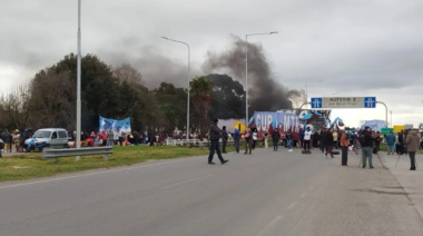 Organizaciones sociales cortaron la Ruta 2 en el ingreso a Mar del Plata