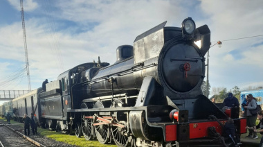 Una locomotora a vapor vuelve a encender la ilusión de llegar a Mar del Plata