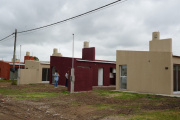 La Provincia reactiva viviendas paralizadas por Nación en Castelli y completa unidades del programa Casa Propia