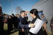 Kicillof entregó escrituras a familias de Chascomús y destacó la inversión productiva de Atalaya